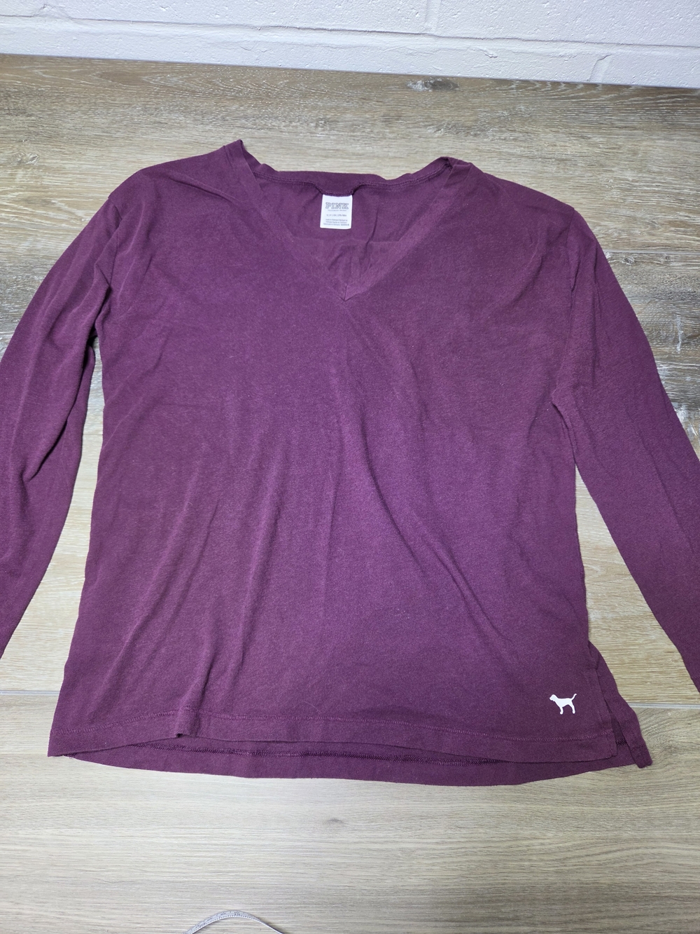 PINK Victoria's Secret V-Neck Long Sleeve Graphic Tee Women's S Purple